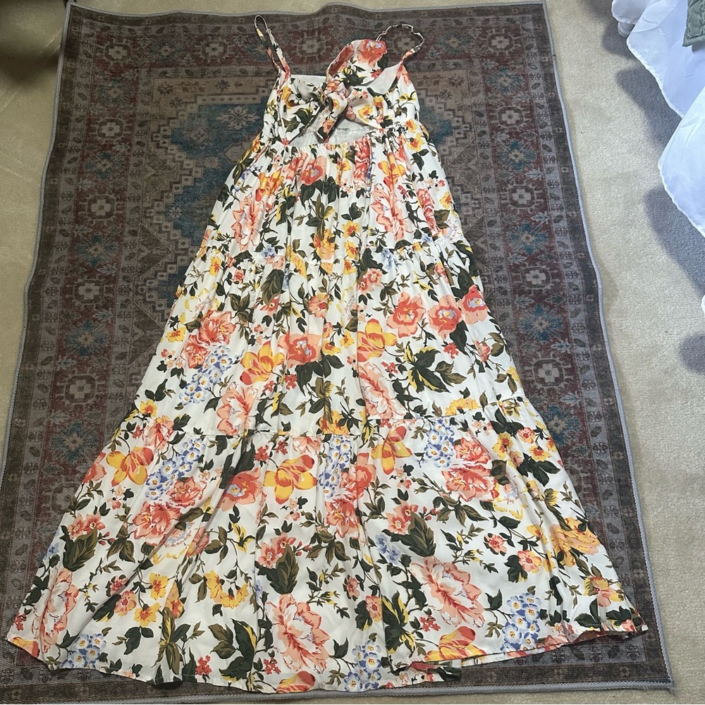 Faithful the Brand•Corvina Midi Dress in Teatro
Floral Print Size 2/XS - Picture 11 of 11